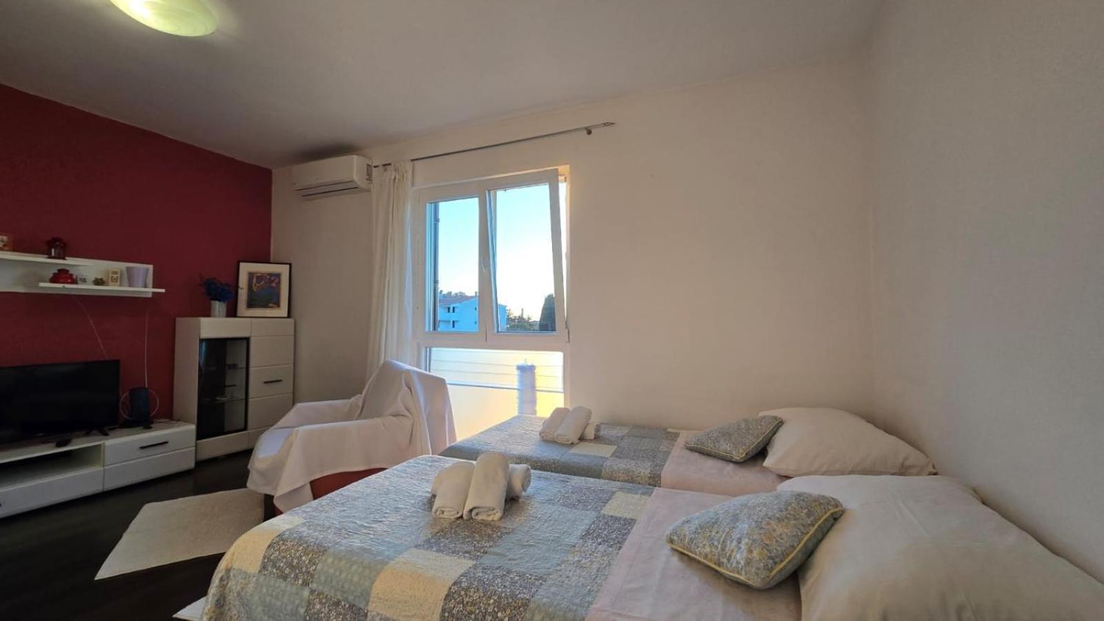 Studio Apartment Ljubica For 2 Persons 150M From The Beach 포레치 외부 사진
