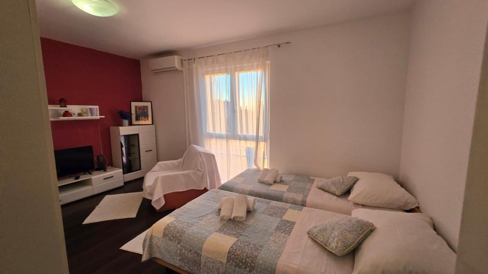 Studio Apartment Ljubica For 2 Persons 150M From The Beach 포레치 외부 사진
