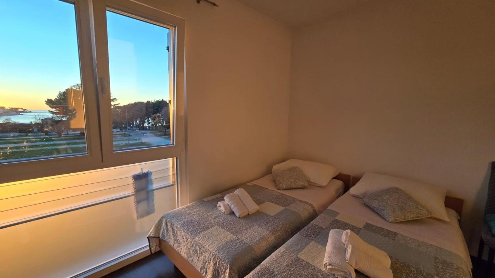 Studio Apartment Ljubica For 2 Persons 150M From The Beach 포레치 외부 사진